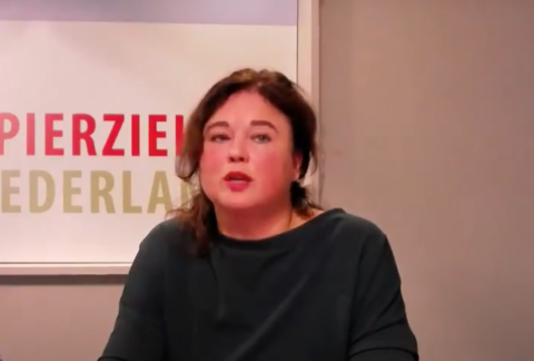 Esther Kruitwagen spreekt tijdens de webcast Leefadviezen en zorg bij ALS en PSMA