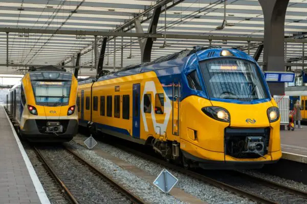 treinen NS op rotterdam centraal