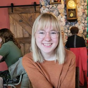 Vrouw Fenna blond