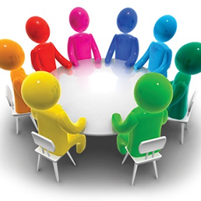 Poppetjes in gesprek aan ronde tafel
