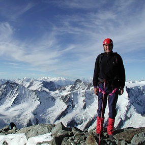 Persoon op een berg