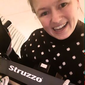 Blij persoon met Struzzo
