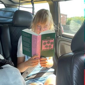 persoon met boek