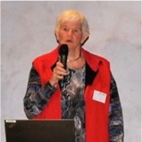 Hermien Remmelink heet gasten welkom.