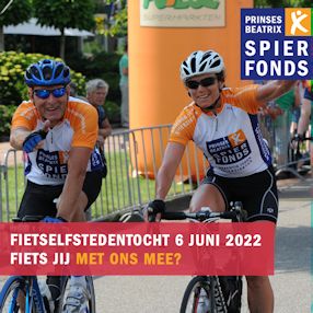 twee personen op fietsen