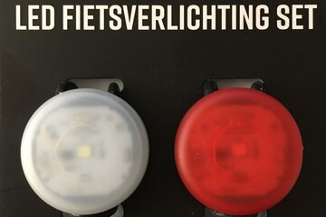 Beeld van: Met verlichting zichtbaar op weg