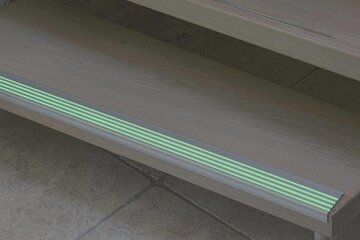 Beeld van: Lichtgevende veiligheidstrips voor traptreden