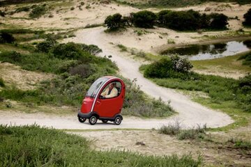 Beeld van: Scootmobiel met dakje