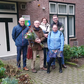 personen met bloemen