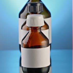 3 bruine medicijnen flesjes