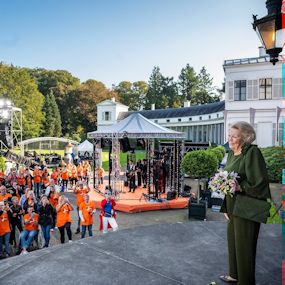 Prinses Beatrix aanwezig op het evenement Oranjepad.