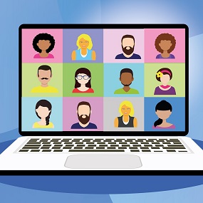 Illustratie van videobellen met een grote groep mensen op een laptop.