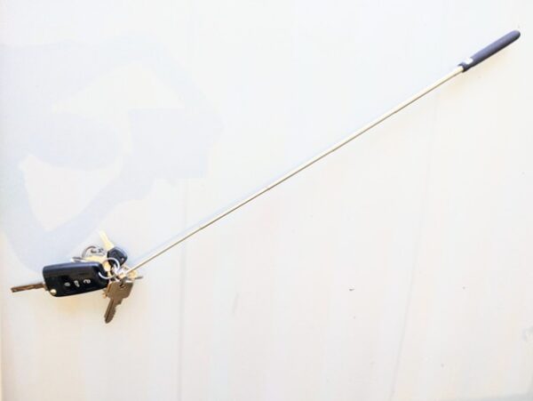 een sleutelbos aan de telescopische magneetpen verkrijgbaar bij goedkoopgereedschap